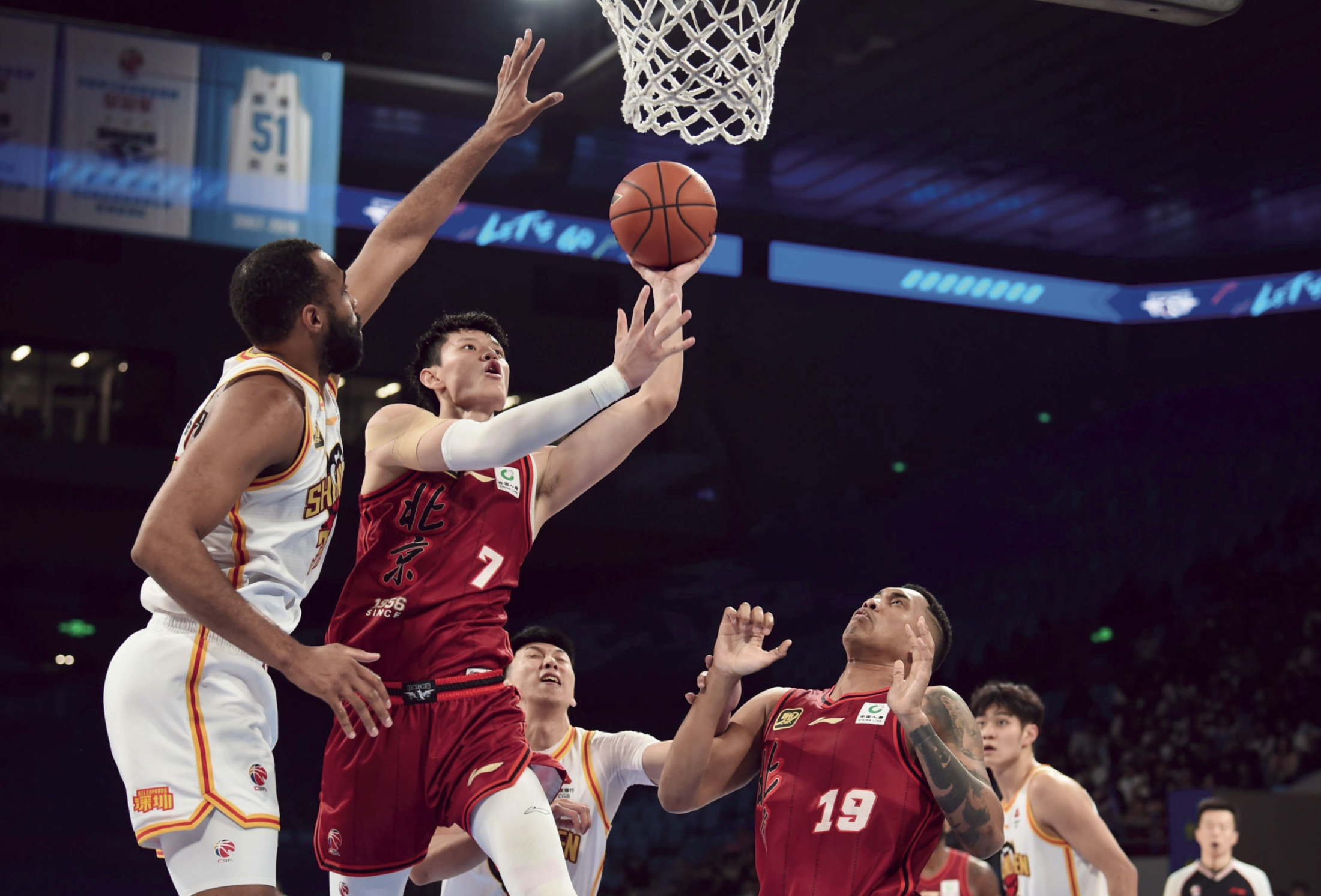 开云体育服务-今晚突围战来临，芝加哥公牛围绕CBA季后赛刷新队史纪录，震撼外界，训练强度明显提升的简单介绍