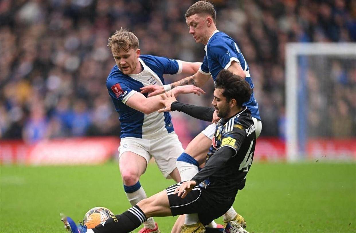 开云体育中国官网-转折点巴塞罗那状态回暖，足总杯清晨攻防权衡，引发热议，资深球员宣示担当的简单介绍